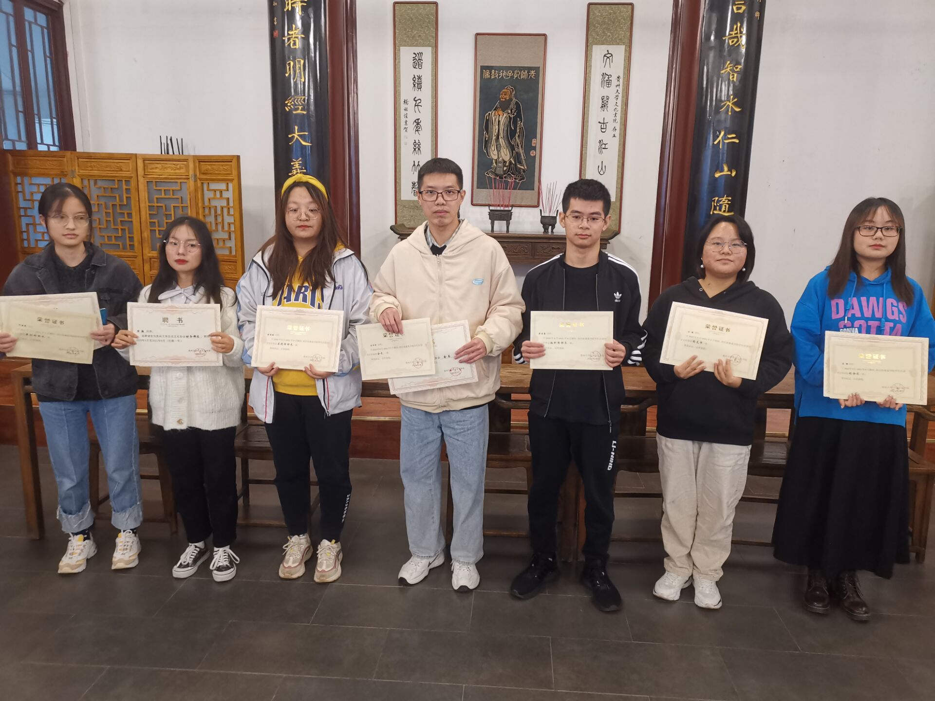 贵州大学毕业证书图片